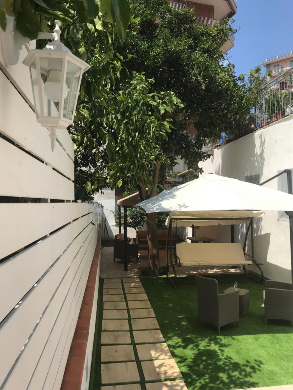 Virgilio'S Garden Bed & Breakfast Castellammare di Stabia Exterior photo