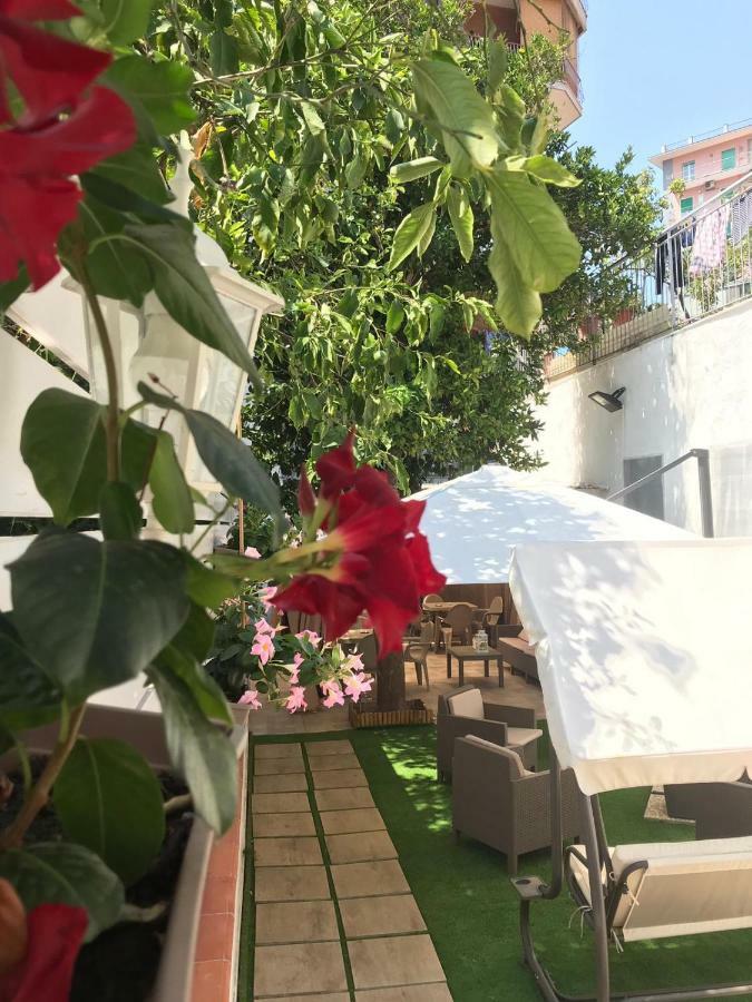 Virgilio'S Garden Bed & Breakfast Castellammare di Stabia Exterior photo